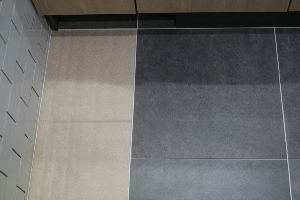 おしゃれなインテリアは床から Diyで簡単フロアタイルの貼り方 賃貸もok ささのはインテリア